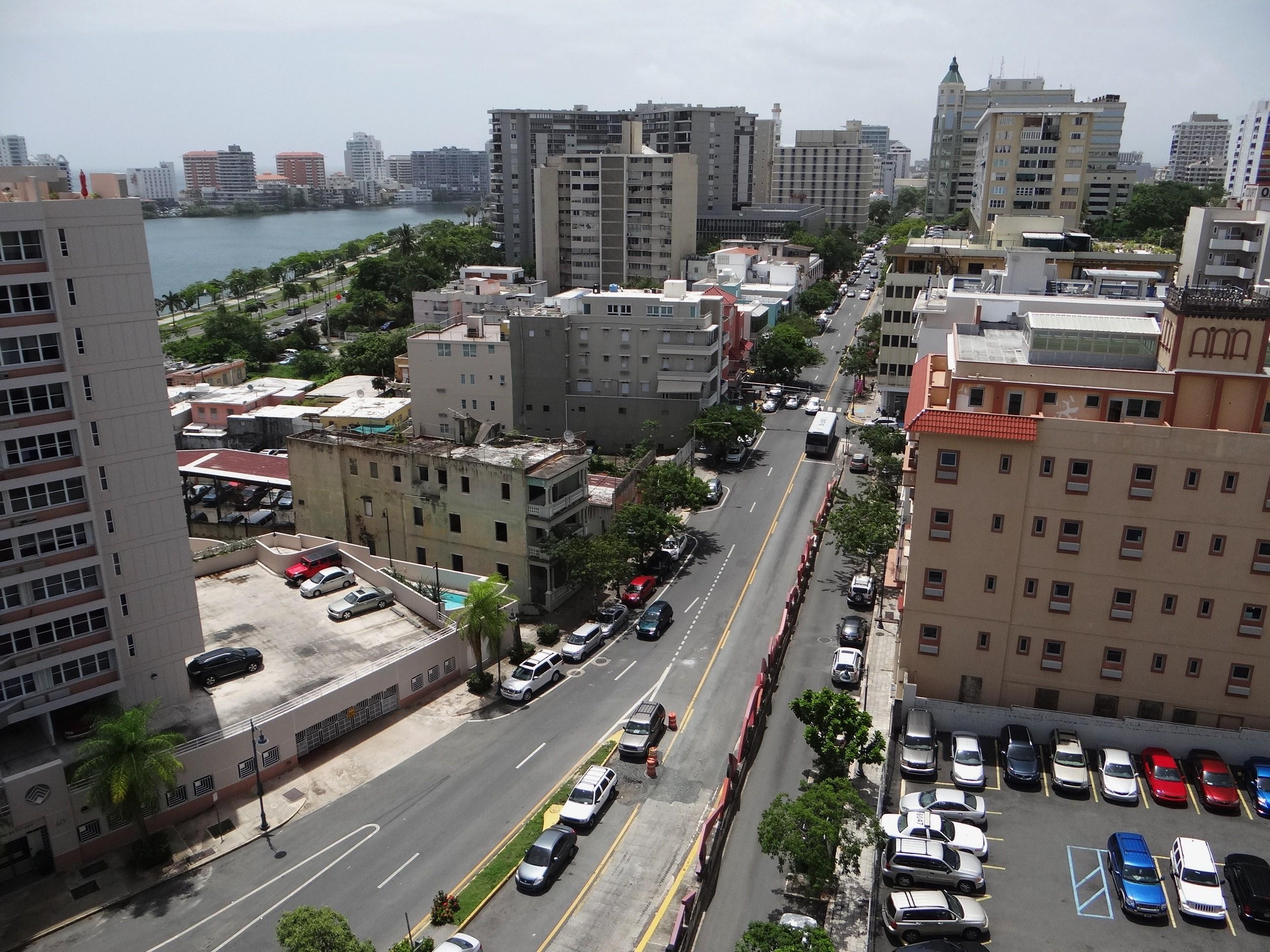 Vista desde la azotea del Edificio del Departamento de Justicia - San Juan (Miramar) - 2013 00006